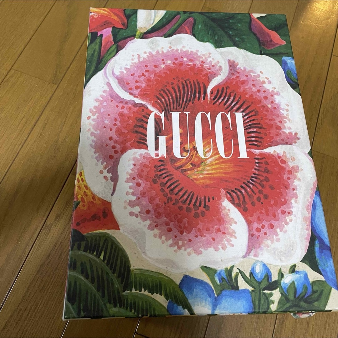 Gucci(グッチ)の本日限定⚫︎GUCCIグッチいちご柄ホースビットプラットフォームシューズ新品 レディースの靴/シューズ(ローファー/革靴)の商品写真