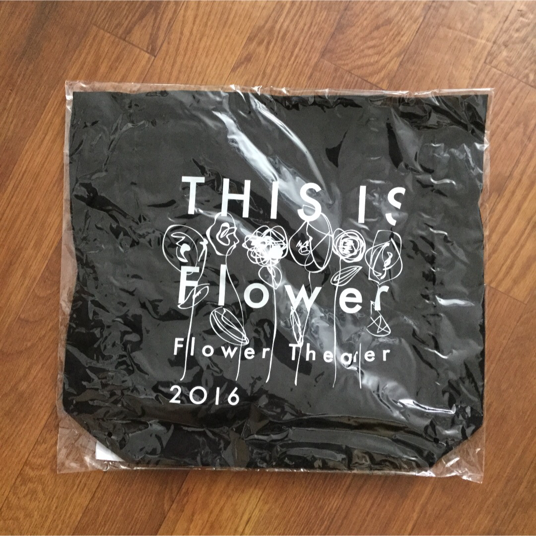 flower(フラワー)のFlower   THIS IS Flower トートバッグ エンタメ/ホビーのタレントグッズ(ミュージシャン)の商品写真