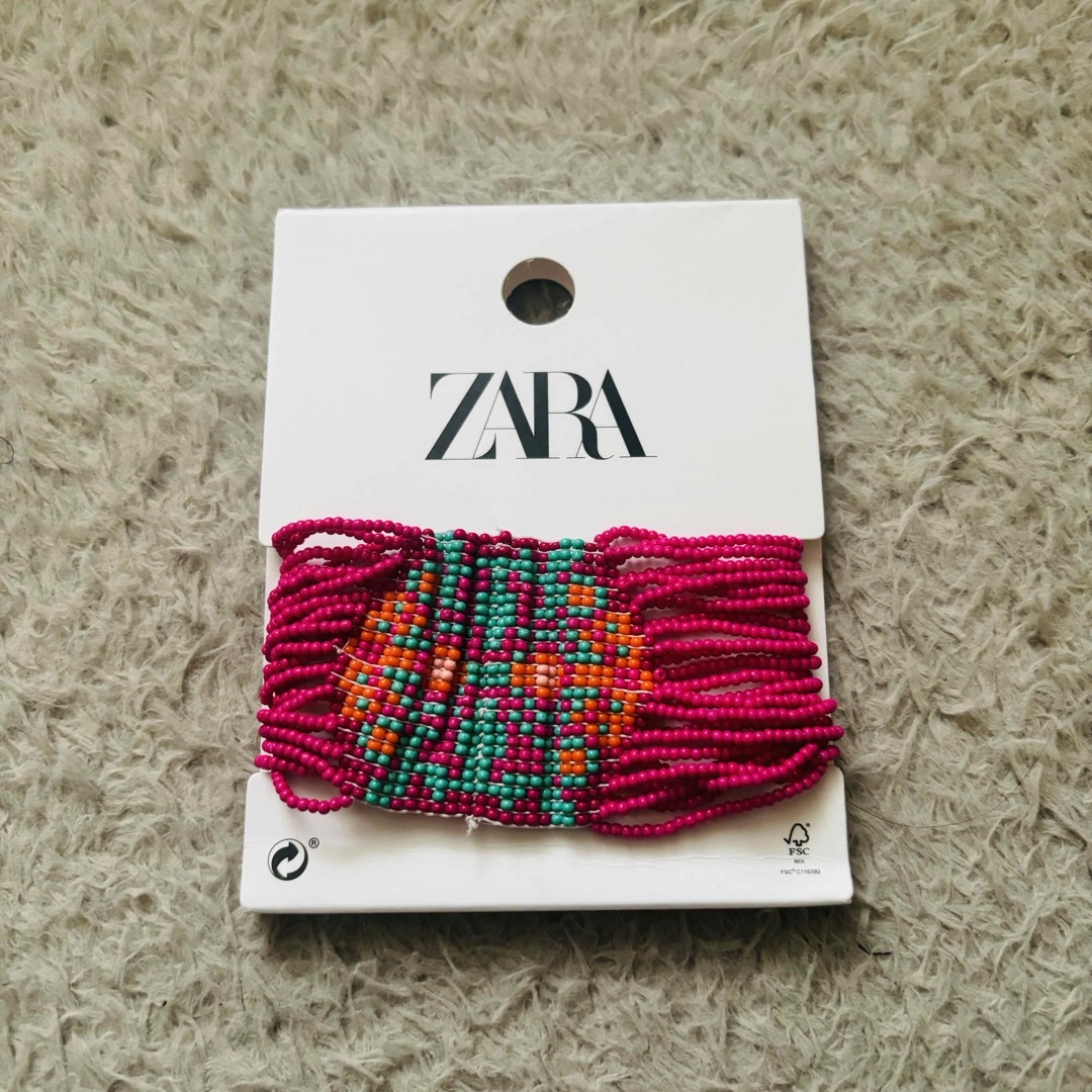 ZARA(ザラ)のZARA ビーズブレスレット　ピンク レディースのアクセサリー(ブレスレット/バングル)の商品写真