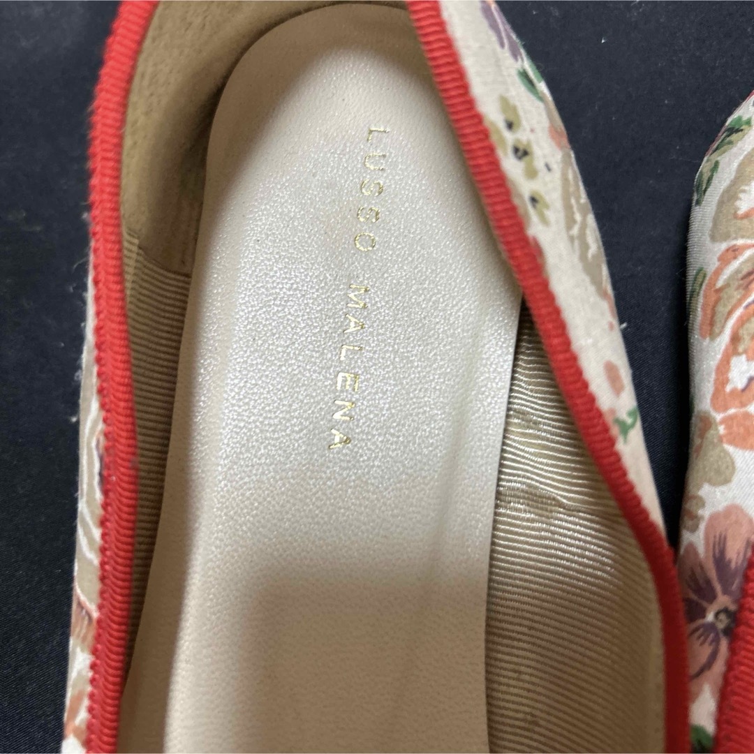 赤　フラット　パンプス　赤　花柄　日本製　34 レディースの靴/シューズ(ハイヒール/パンプス)の商品写真