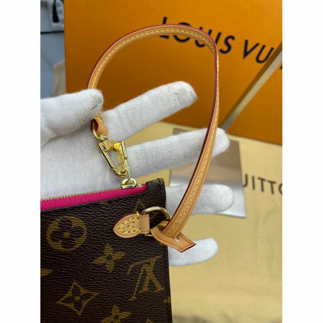 LOUIS VUITTON(ルイヴィトン)のルイヴィトン モノグラム MM ネヴァーフル ポーチ ピンク レディースのファッション小物(ポーチ)の商品写真