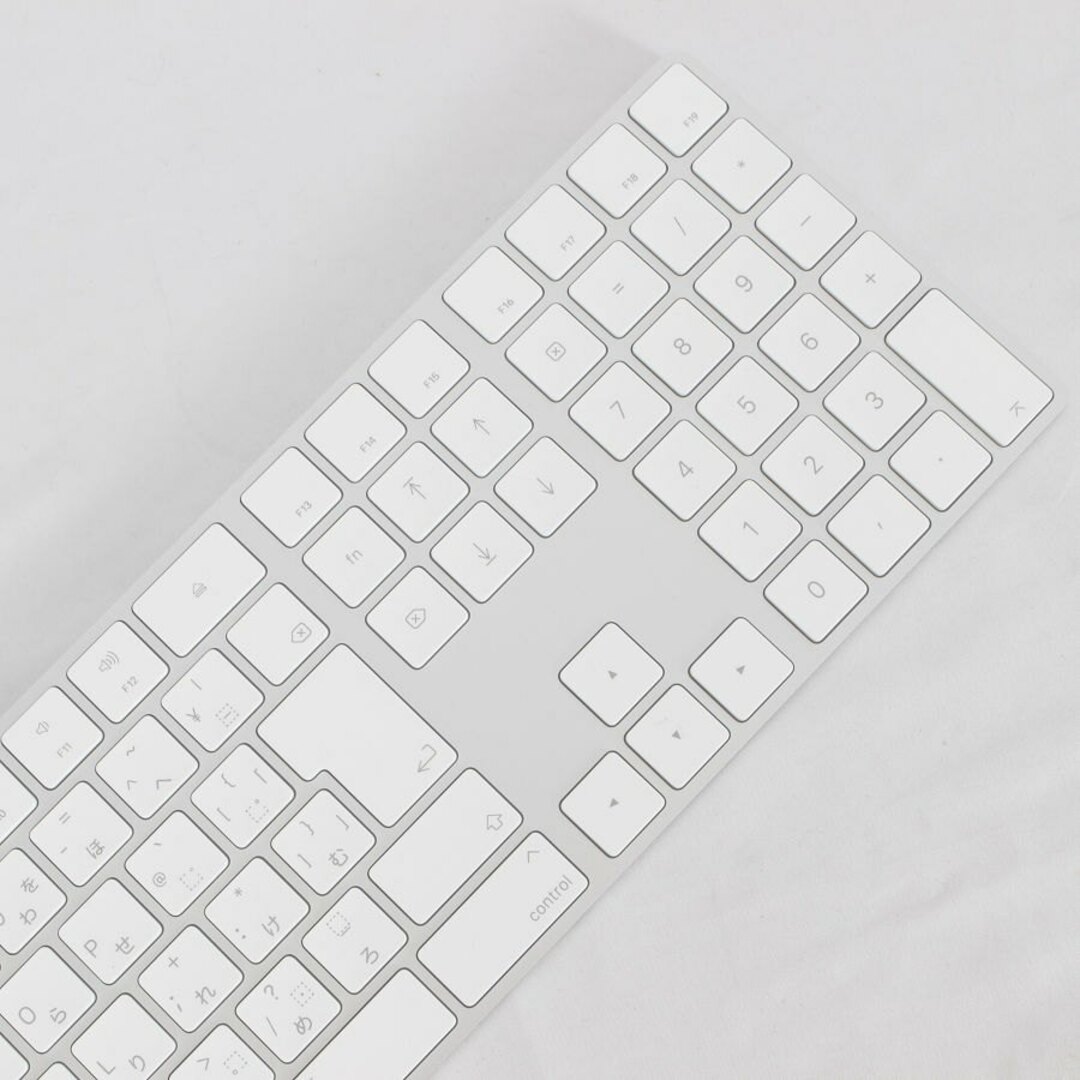 Apple(アップル)の【美品】Apple Magic Keyboard MQ052J/A シルバー テンキー付き JIS マジックキーボード アップル 本体 スマホ/家電/カメラのPC/タブレット(PC周辺機器)の商品写真