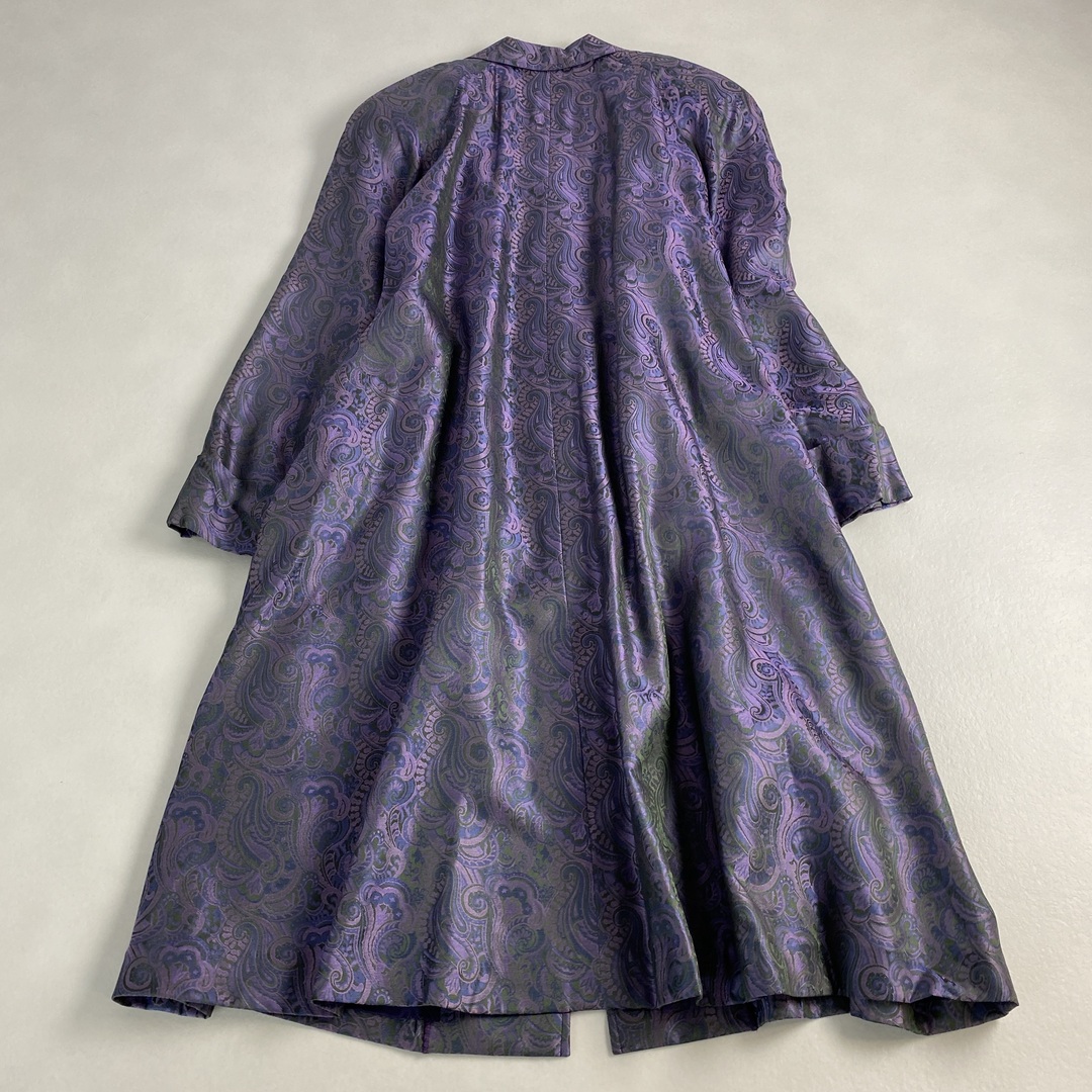 Liliane Burty(リリアンビューティ)のリリアンビューティー　スプリングコート　絹100％　ペイズリー柄　高級　美品　紫 レディースのジャケット/アウター(スプリングコート)の商品写真