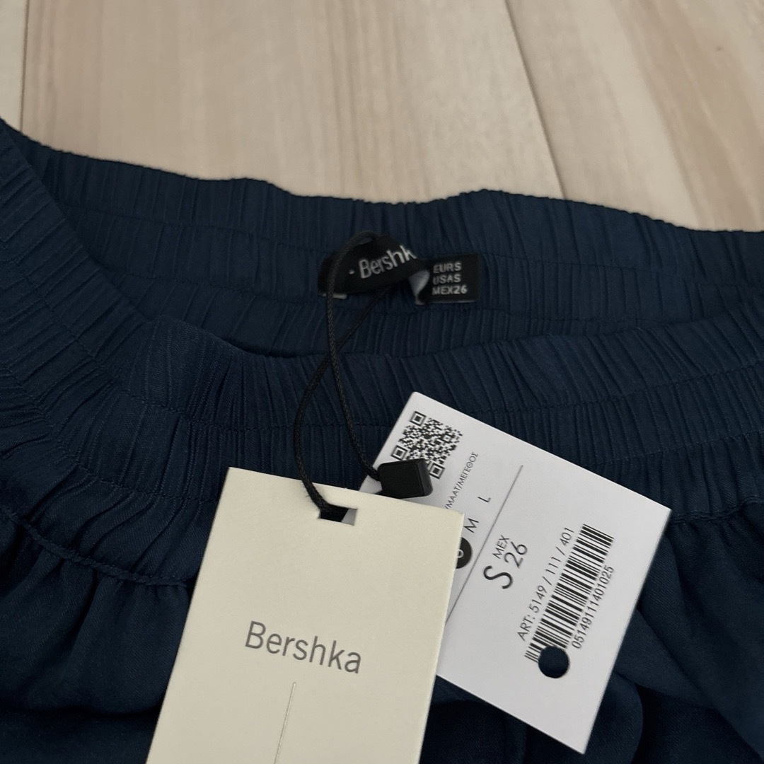 Bershka(ベルシュカ)の新品　ベルシュカ  ガチョウパンツ レディースのパンツ(カジュアルパンツ)の商品写真