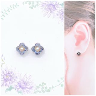 ブラック5mmお花ピアス/イヤリング　人気　再販(ピアス)