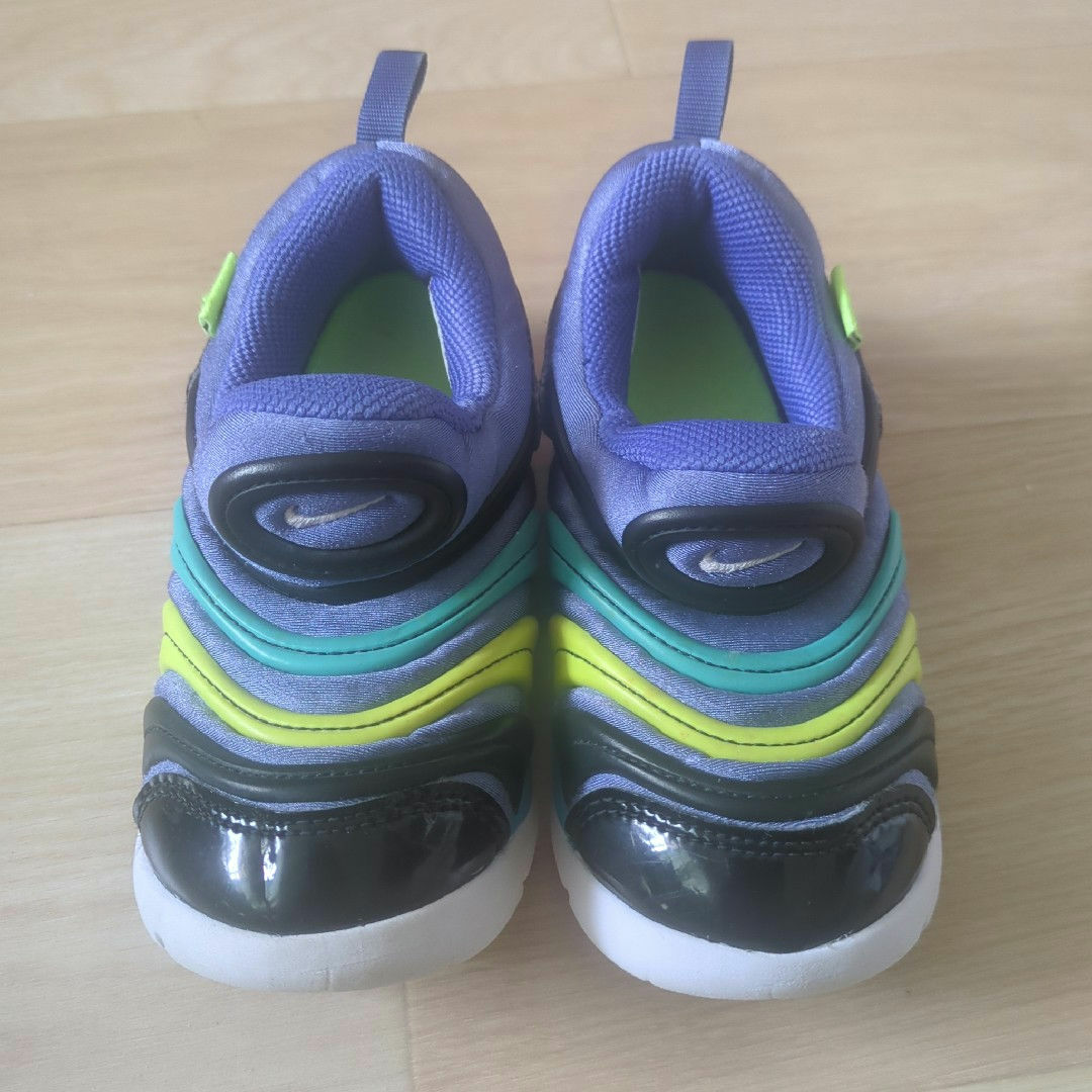 NIKE(ナイキ)のダイナモフリー16 キッズ/ベビー/マタニティのキッズ靴/シューズ(15cm~)(スニーカー)の商品写真