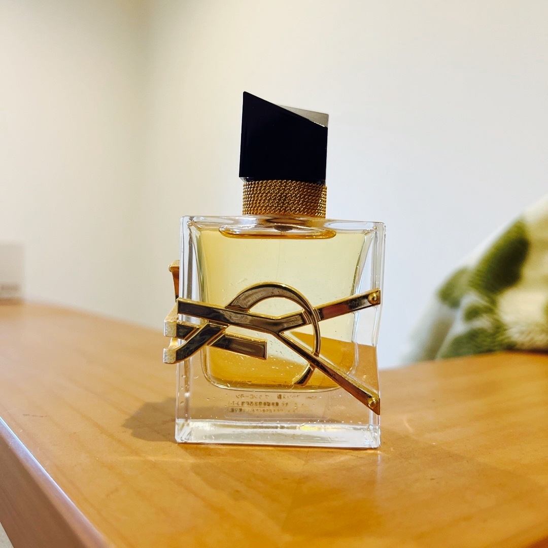 Yves Saint Laurent(イヴサンローラン)のYSL イブサンローラン リブレ オーデパルファム 残量の減りほぼなし 30m コスメ/美容の香水(香水(女性用))の商品写真