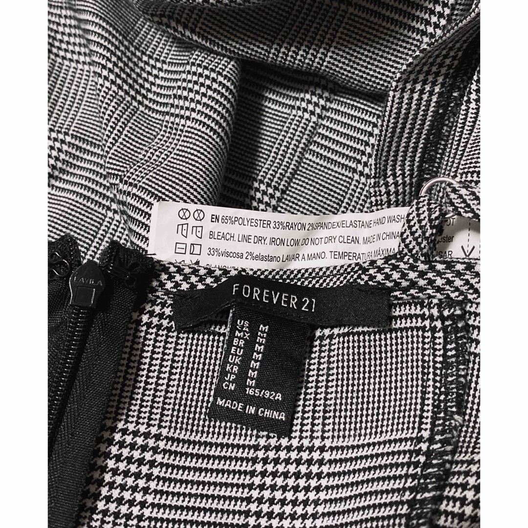 FOREVER 21(フォーエバートゥエンティーワン)のFOREVER21  チェック柄 吊り紐 ジャンパースカート (黒×グレー系) レディースのスカート(その他)の商品写真