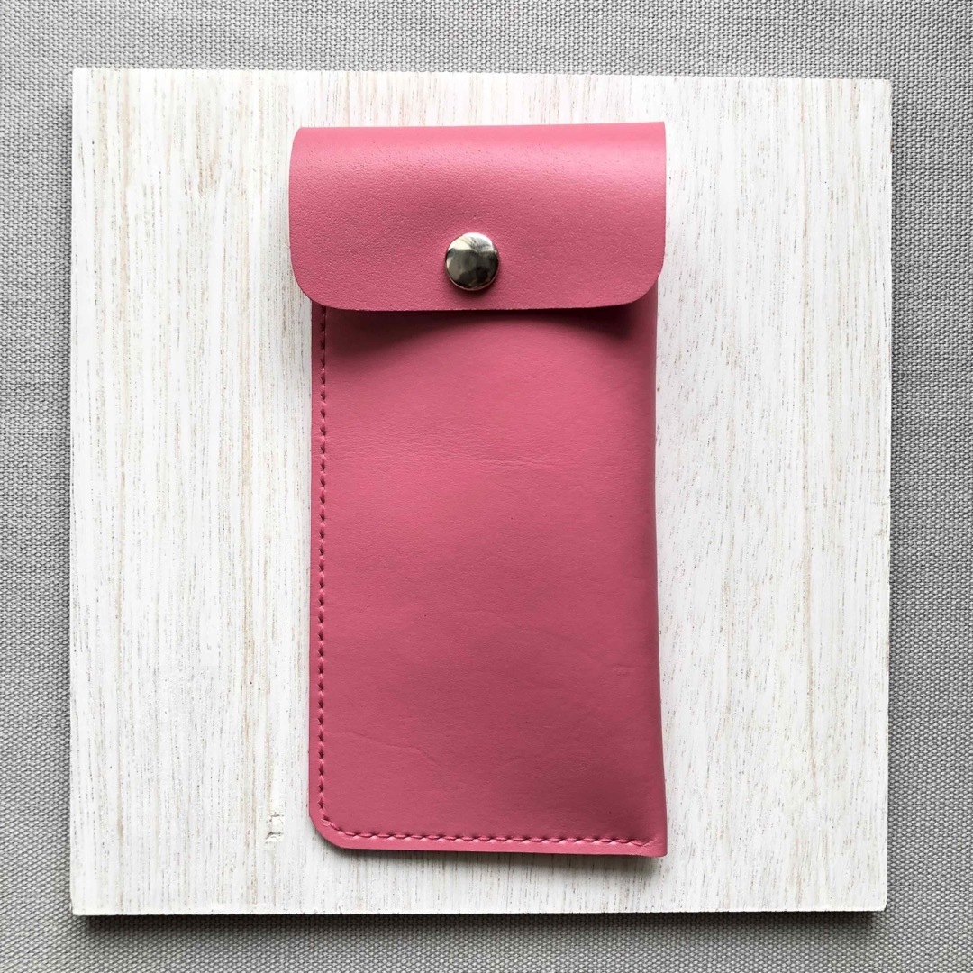 牛革メガネケース Ｌ　ピンク（フタ付） ハンドメイドのファッション小物(その他)の商品写真