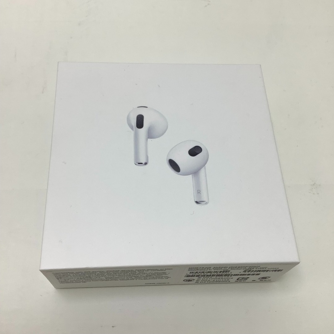 Apple(アップル)の▲▲Apple アップル AirPods 第三世代 ワイヤレスイヤホン  MME73J/A ホワイト スマホ/家電/カメラのオーディオ機器(ヘッドフォン/イヤフォン)の商品写真