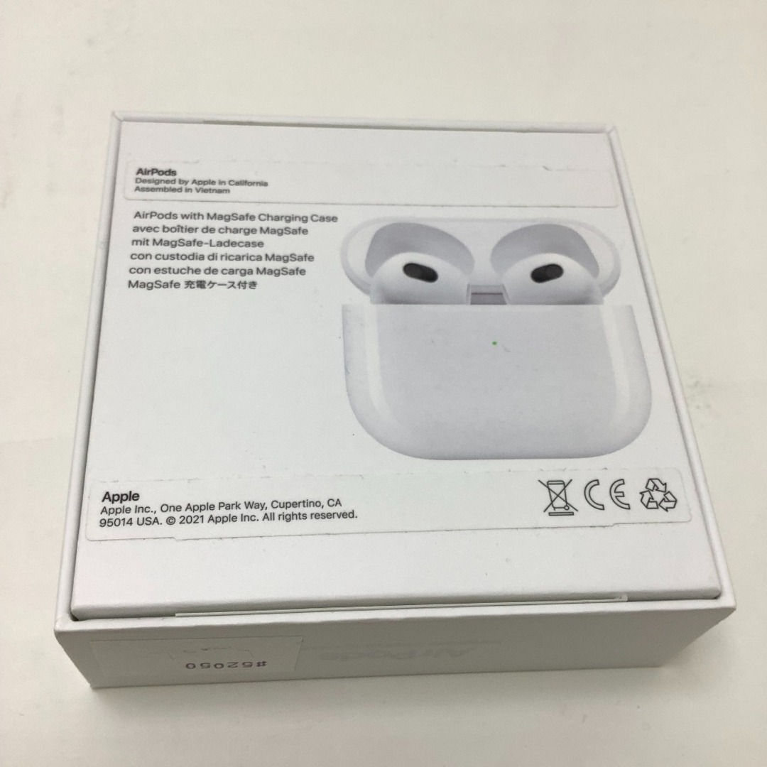 Apple(アップル)の▲▲Apple アップル AirPods 第三世代 ワイヤレスイヤホン  MME73J/A ホワイト スマホ/家電/カメラのオーディオ機器(ヘッドフォン/イヤフォン)の商品写真