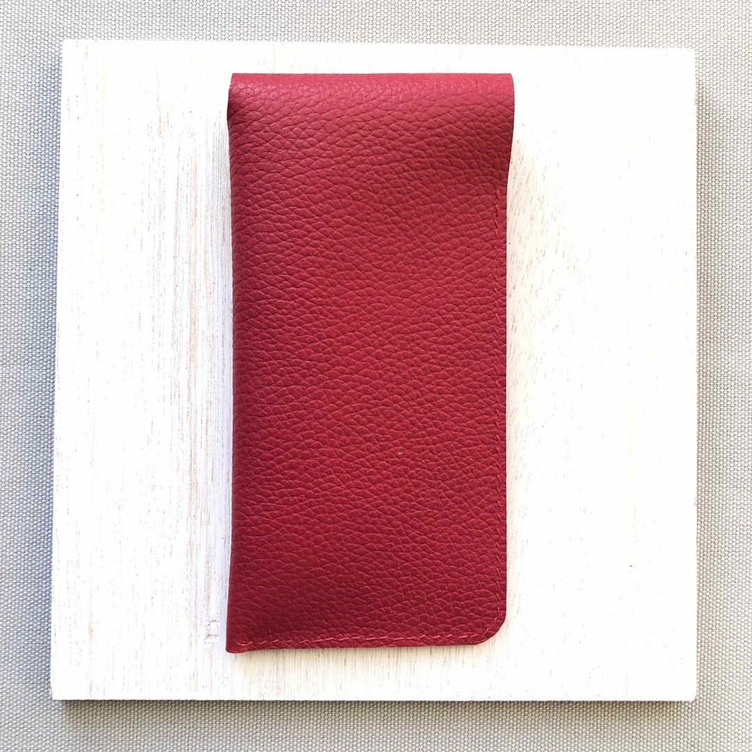 牛革メガネケース Ｌ　赤色シワ柄型押し（フタ付） ハンドメイドのファッション小物(その他)の商品写真