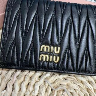 ミュウミュウ(miumiu)の極美品ミュウミュウmiumiuショート財布です(その他)