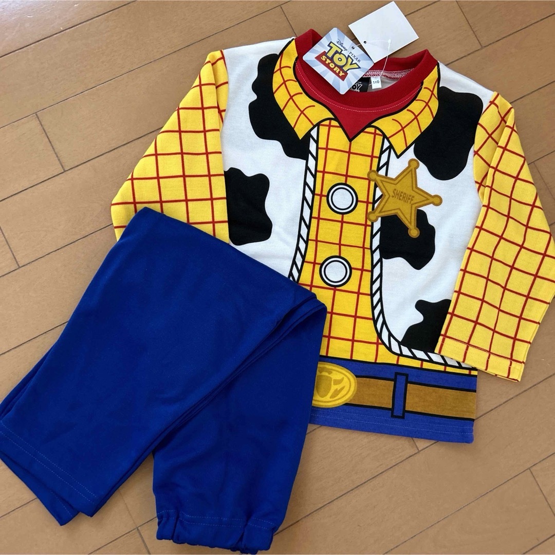 Disney(ディズニー)のウッディ トイストーリー パジャマ 110 キッズ/ベビー/マタニティのキッズ服男の子用(90cm~)(パジャマ)の商品写真