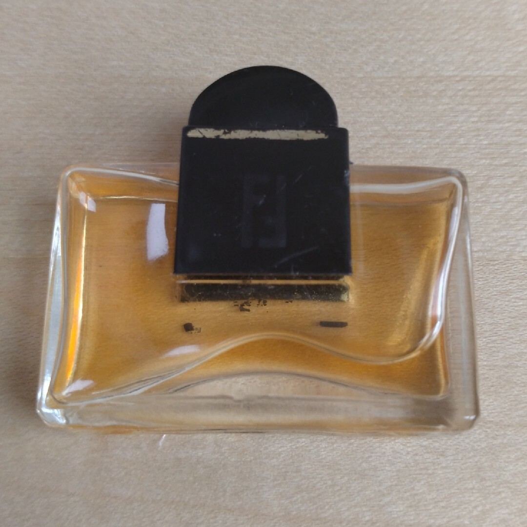 FENDI(フェンディ)のFENDI ミニ香水 オードパルファム コスメ/美容の香水(香水(女性用))の商品写真