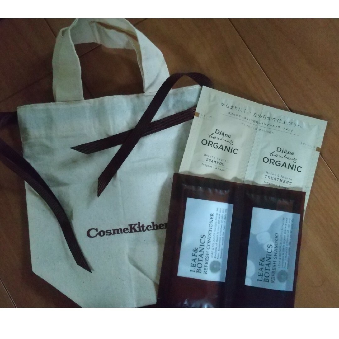 Cosme Kitchen(コスメキッチン)のコスメキッチン ミニ巾着 & おまけ レディースのバッグ(その他)の商品写真