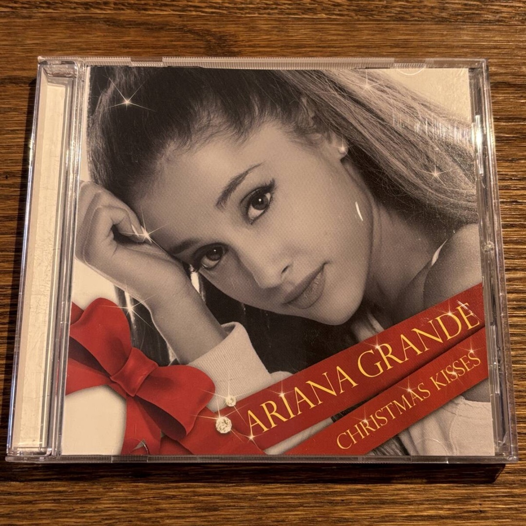 【ARIANA GRANDE (アリアナ・グランデ)】CHRISTMAS~ エンタメ/ホビーのCD(ポップス/ロック(洋楽))の商品写真