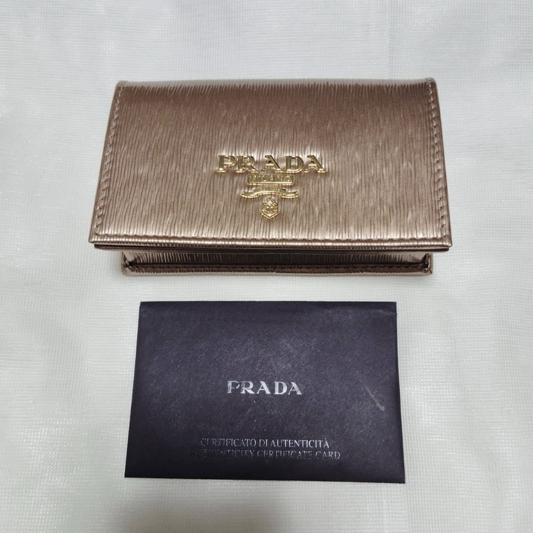 PRADA(プラダ)のPRADA プラダ　カードケース　名刺入れ　ピンク　ゴールド レディースのファッション小物(名刺入れ/定期入れ)の商品写真