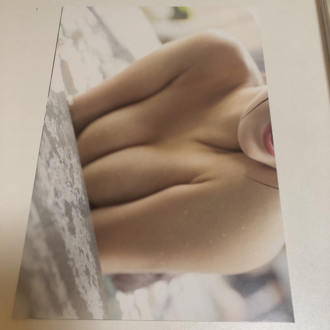 NMB48 安田桃寧1st写真集「もう一度、会いたい理由」セブンネット版限定表紙 エンタメ/ホビーの本(アート/エンタメ)の商品写真