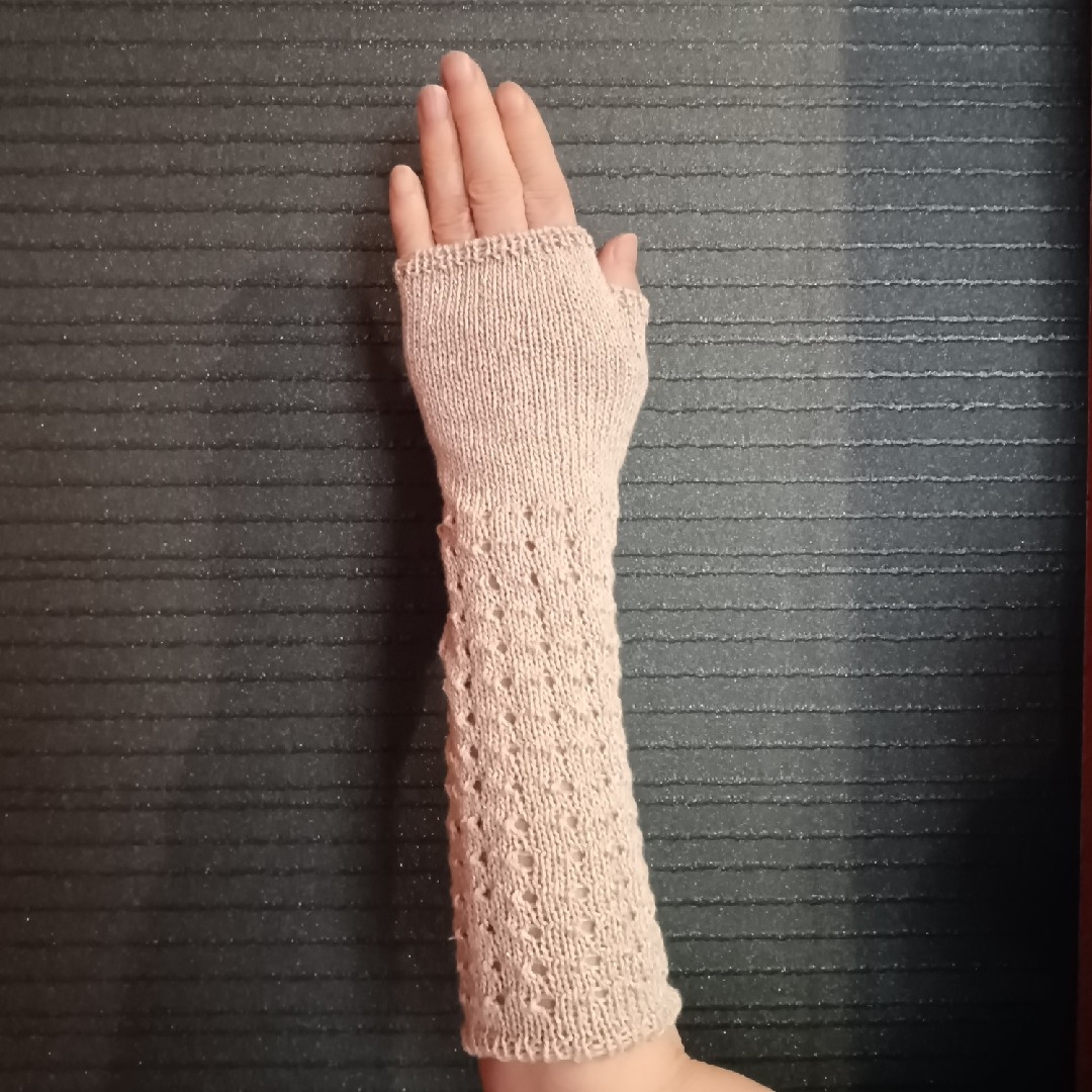 日焼け防止手編みハンドウォーマー　ハンドメイド ハンドメイドのファッション小物(手袋)の商品写真