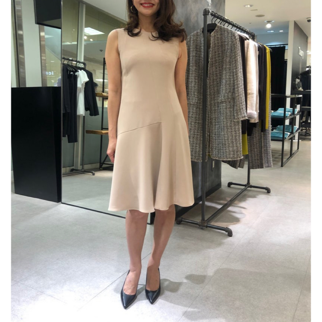Theory - theory Classic Crepe 美シルエット 膝丈ワンピース 黒 Theory - theory Classic Crepe 美シルエット 膝丈ワンピース 黒