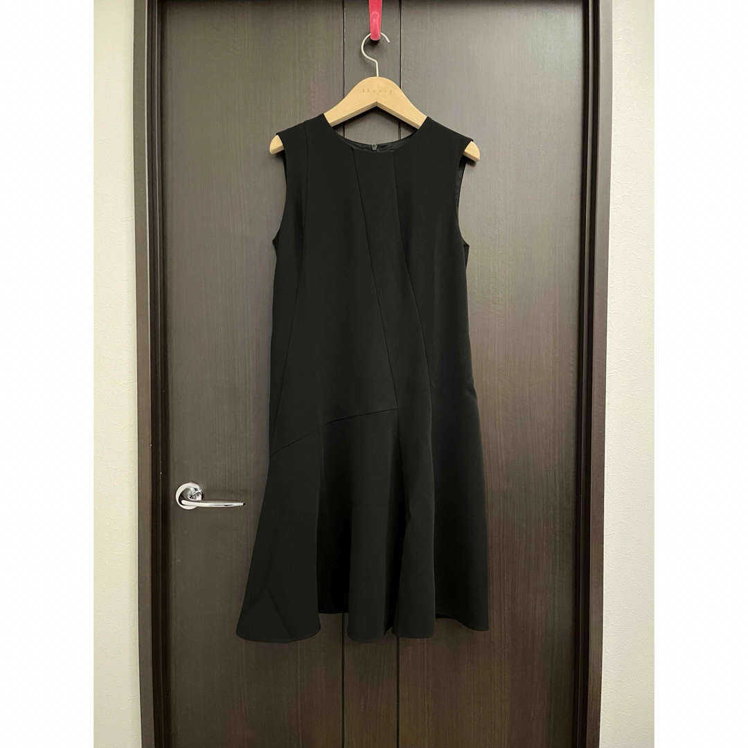 Theory - theory Classic Crepe 美シルエット 膝丈ワンピース 黒 Theory - theory Classic Crepe 美シルエット 膝丈ワンピース 黒