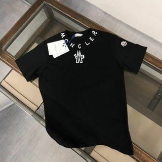 モンクレール(MONCLER)のMONCLERモンクレールの超人気半袖ですMONCLERtシャツは男女兼用です(その他)