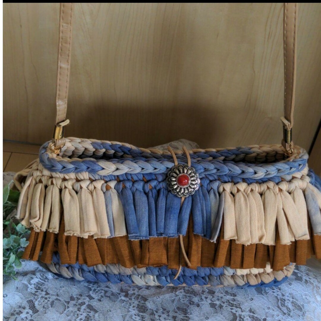 ロシアヤーン　ズパゲッティ　ショルダーバッグ　かぎ針編み　フリンジ　ハンドメイド ハンドメイドのファッション小物(バッグ)の商品写真