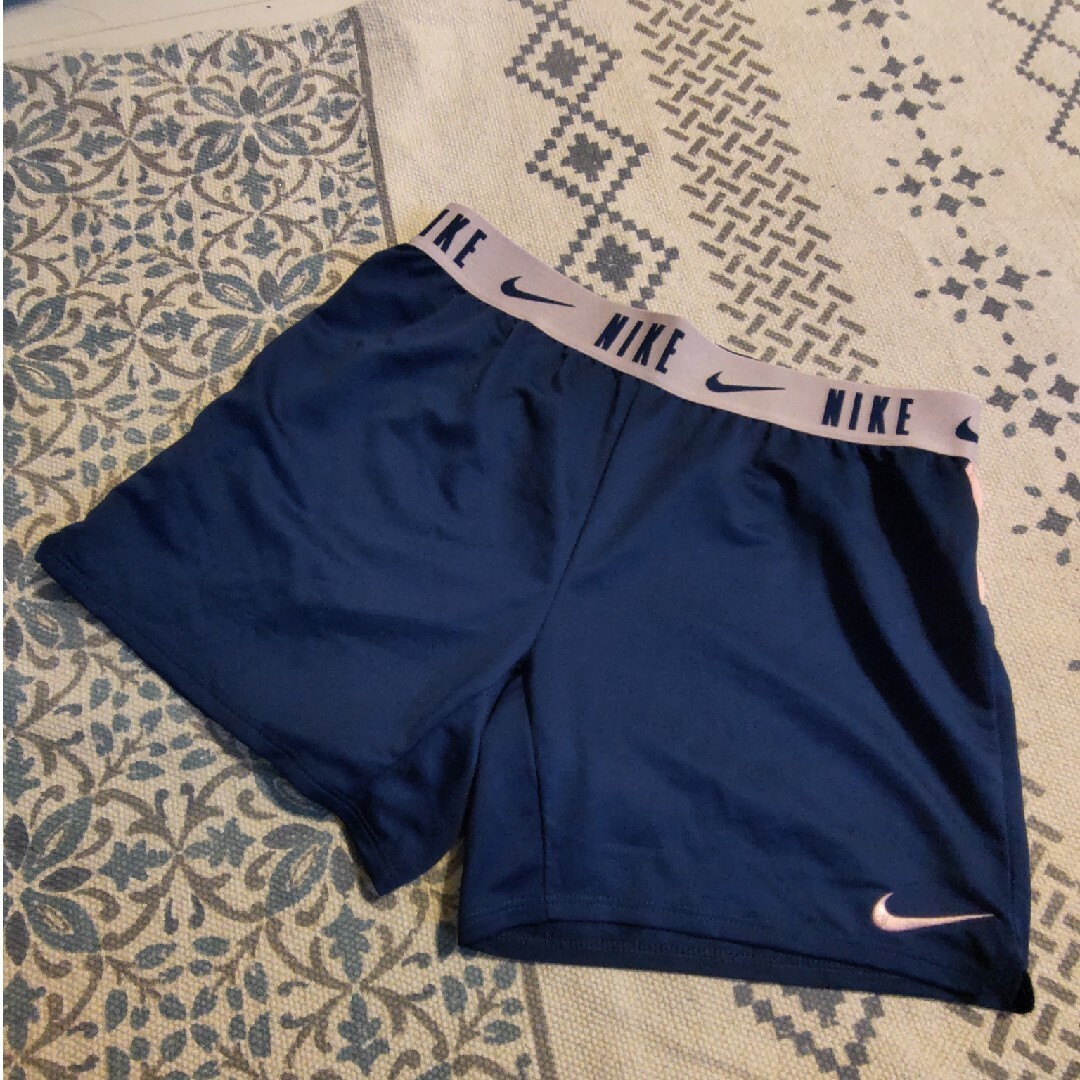 NIKE(ナイキ)のNIKE ナイキ ショートパンツ キッズL キッズ/ベビー/マタニティのキッズ服女の子用(90cm~)(パンツ/スパッツ)の商品写真