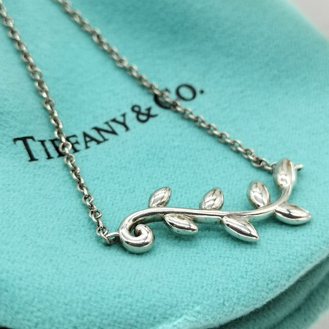 Tiffany & Co.(ティファニー)の【上品な輝きを放つリーフモチーフ✨】　ティファニー　シルバーブレスレット レディースのアクセサリー(ブレスレット/バングル)の商品写真