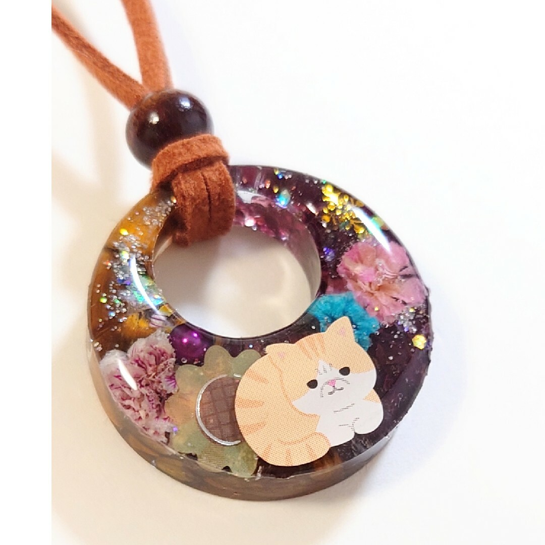 ねこちゃん♥天然石とドライフラワーレジンネックレス　　　猫　　ネコ　　　ねこ ハンドメイドのアクセサリー(ネックレス)の商品写真