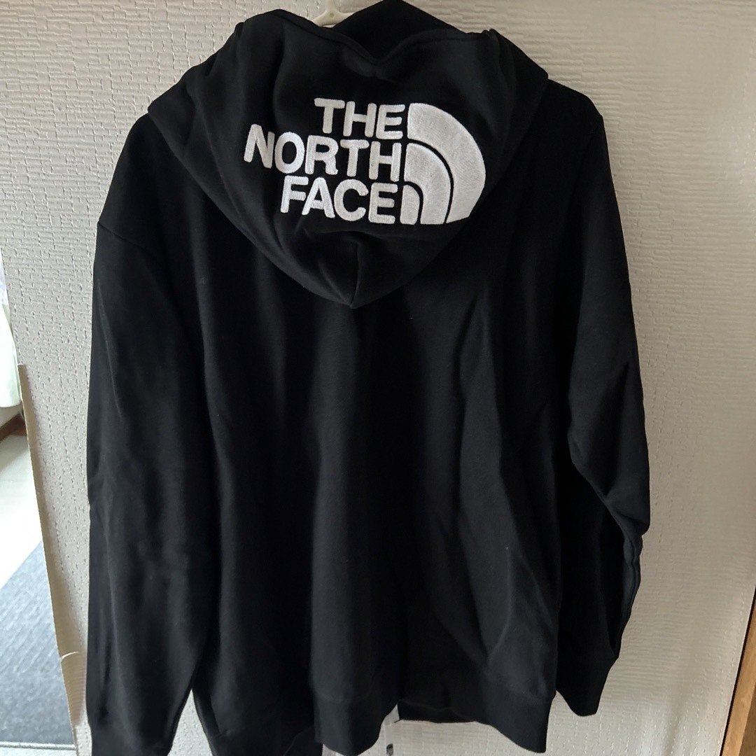 THE NORTH FACE(ザノースフェイス)のザ．ノースフェイス　人気パーカータグ付き メンズのトップス(パーカー)の商品写真