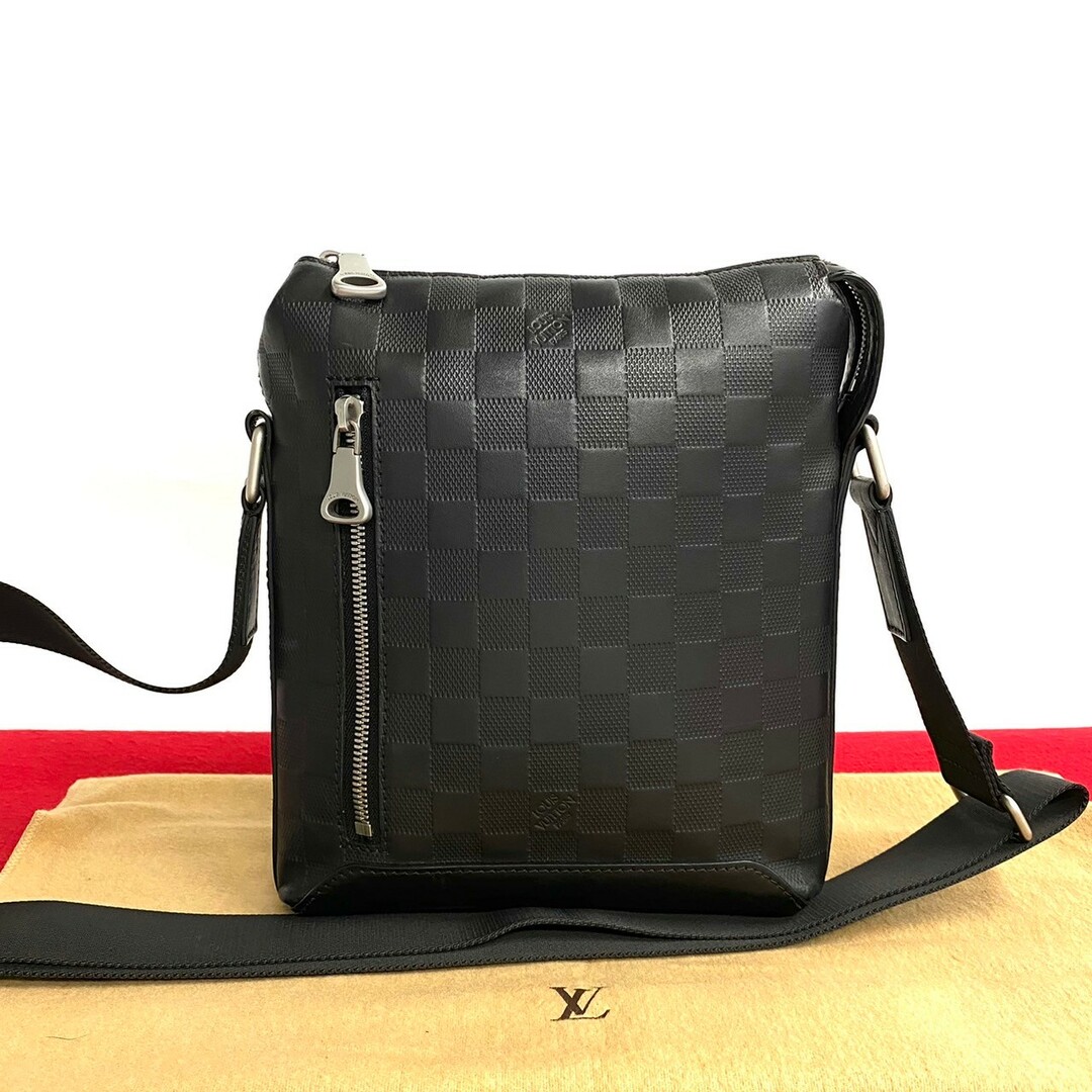 LOUIS VUITTON(ルイヴィトン)の極 美品 LOUIS VUITTON ルイヴィトン ダミエアンフィニ ディスカバリー メッセンジャーBB レザー ミニ ショルダーバッグ ブラック 23768 メンズのバッグ(ショルダーバッグ)の商品写真