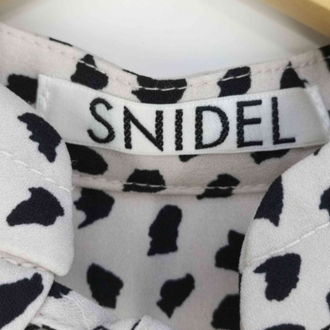 SNIDEL(スナイデル)のsnidel(スナイデル) デコルテオープンドットプリントワンピース レディース レディースのワンピース(ロングワンピース/マキシワンピース)の商品写真