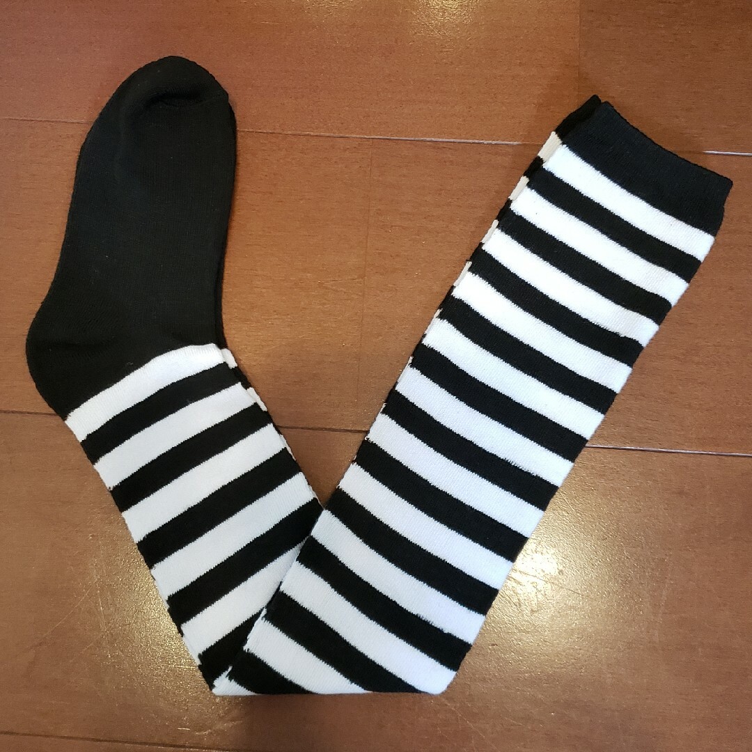 新品・未使用 キッズオーバーニーソックス キッズ/ベビー/マタニティのこども用ファッション小物(靴下/タイツ)の商品写真