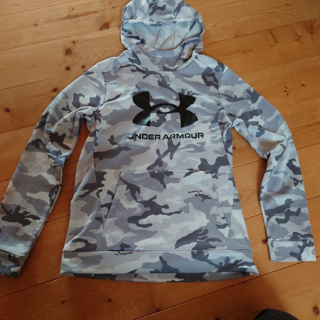 UNDER ARMOUR(アンダーアーマー)の人気 UNDER ARMOR パーカー 160サイズ キッズ/ベビー/マタニティのキッズ服男の子用(90cm~)(ジャケット/上着)の商品写真