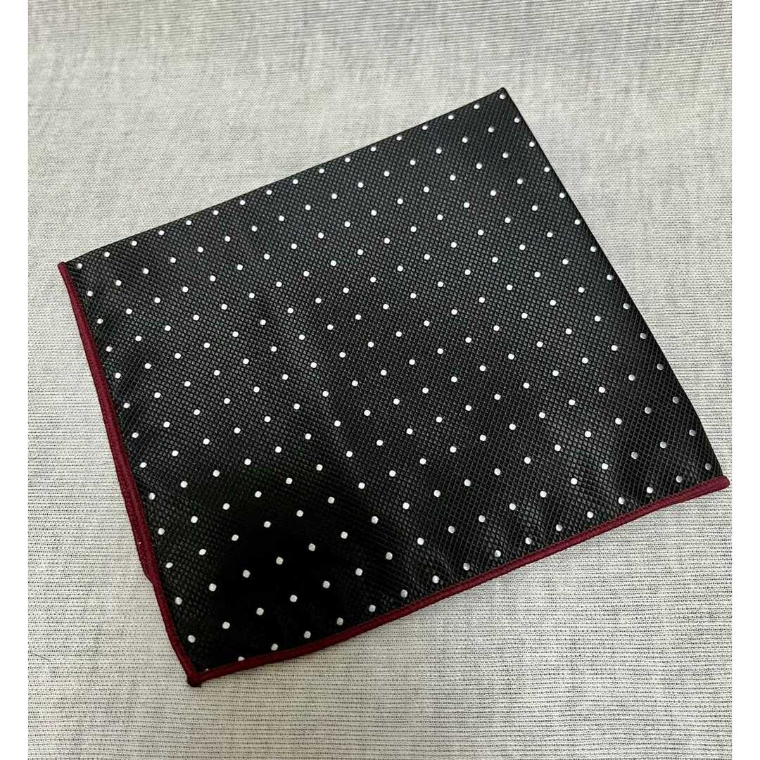 ブラックドット 赤縁 ハンカチーフ メンズのファッション小物(ハンカチ/ポケットチーフ)の商品写真