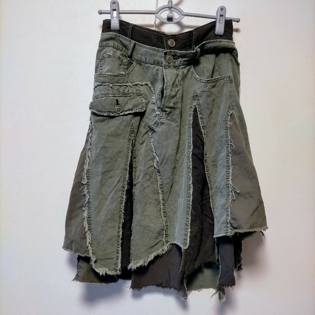 UNITED ARROWS(ユナイテッドアローズ)の【UNITED ARROWS】リメイク風 ダメージ加工 スカート レディースのスカート(ひざ丈スカート)の商品写真