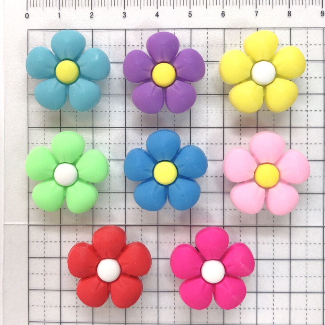 No.53【ジビッツ8個セット】カラフル5枚花♡フラワー♡ レディースのアクセサリー(チャーム)の商品写真