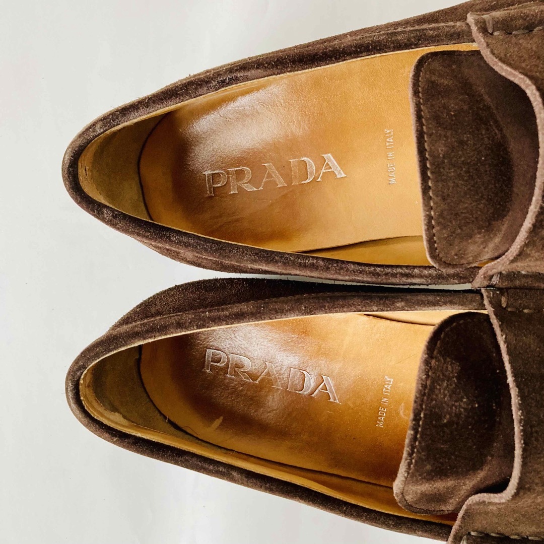 PRADA(プラダ)のPRADA プラダ 濃茶 コインローファー 26.5cm 除菌・消臭済み メンズの靴/シューズ(ドレス/ビジネス)の商品写真