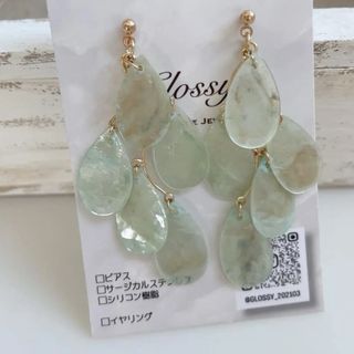 【99】連なるドロップ型シェルのピアス/イヤリング《mint》(ピアス)