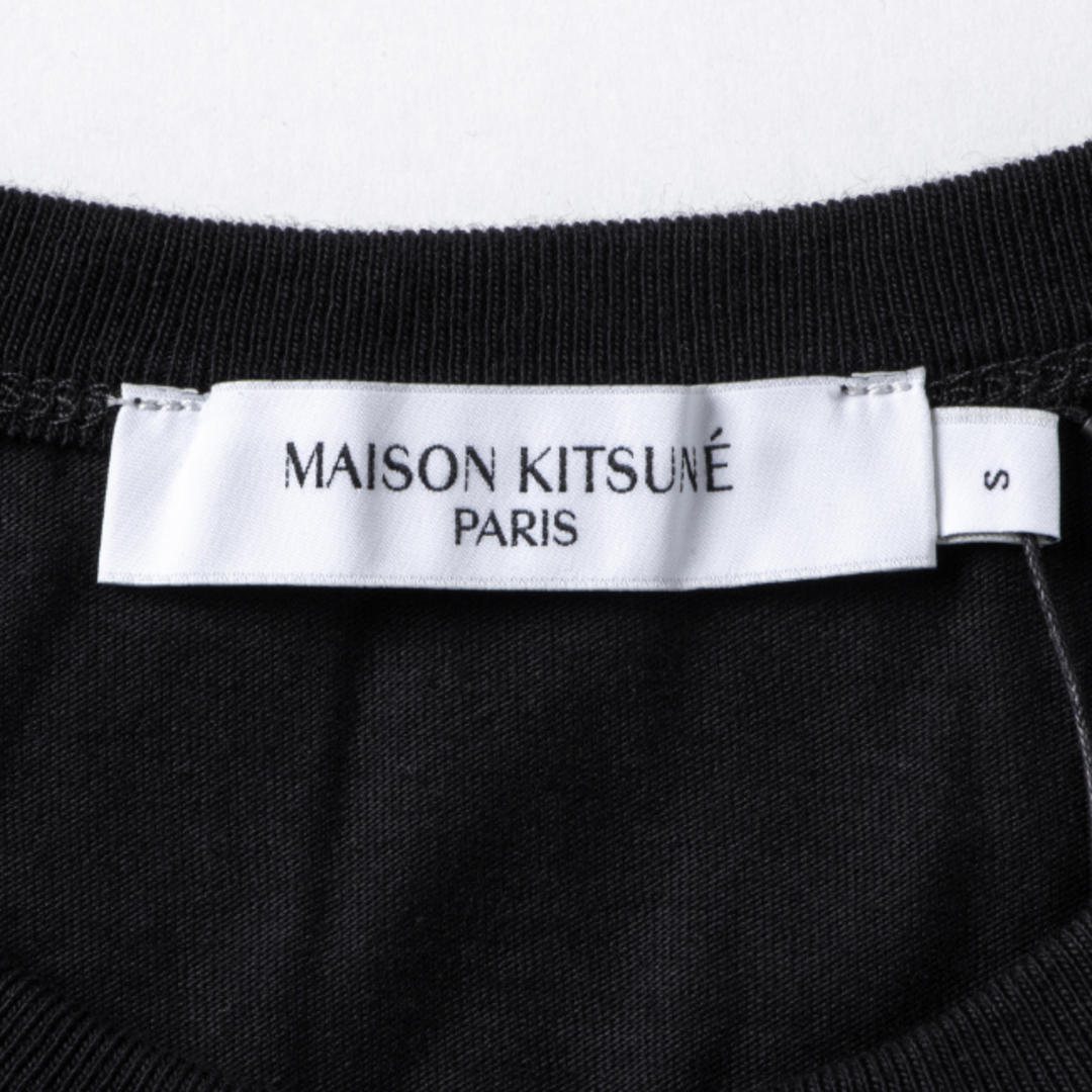 MAISON KITSUNE'(メゾンキツネ)のメゾンキツネ/MAISON KITSUNE シャツ メンズ CHILLAX FOX PATCH CLASSIC TEE-SHIRT Tシャツ BLACK  GU00154KJ0010-0001-P199 メンズのトップス(Tシャツ/カットソー(半袖/袖なし))の商品写真