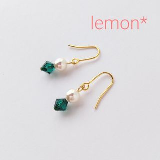 スワロフスキー プチ パール ピアス (ホワイト×エメラルド No220)(ピアス)