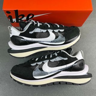 ナイキ(NIKE)のsacai x Nike VaporWaffle Black and White(スニーカー)