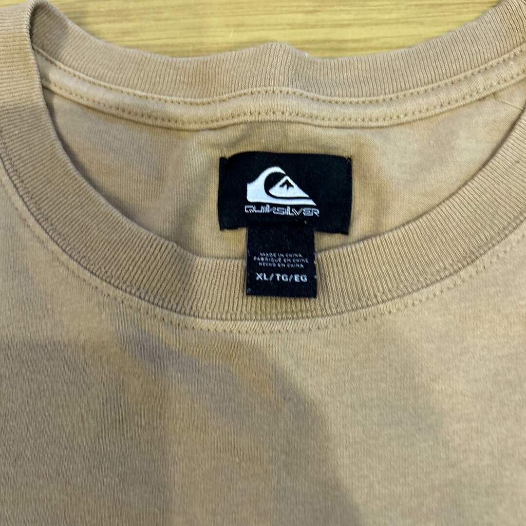 QUIKSILVER(クイックシルバー)のクイックシルバーTシャツ　XL メンズのトップス(Tシャツ/カットソー(半袖/袖なし))の商品写真