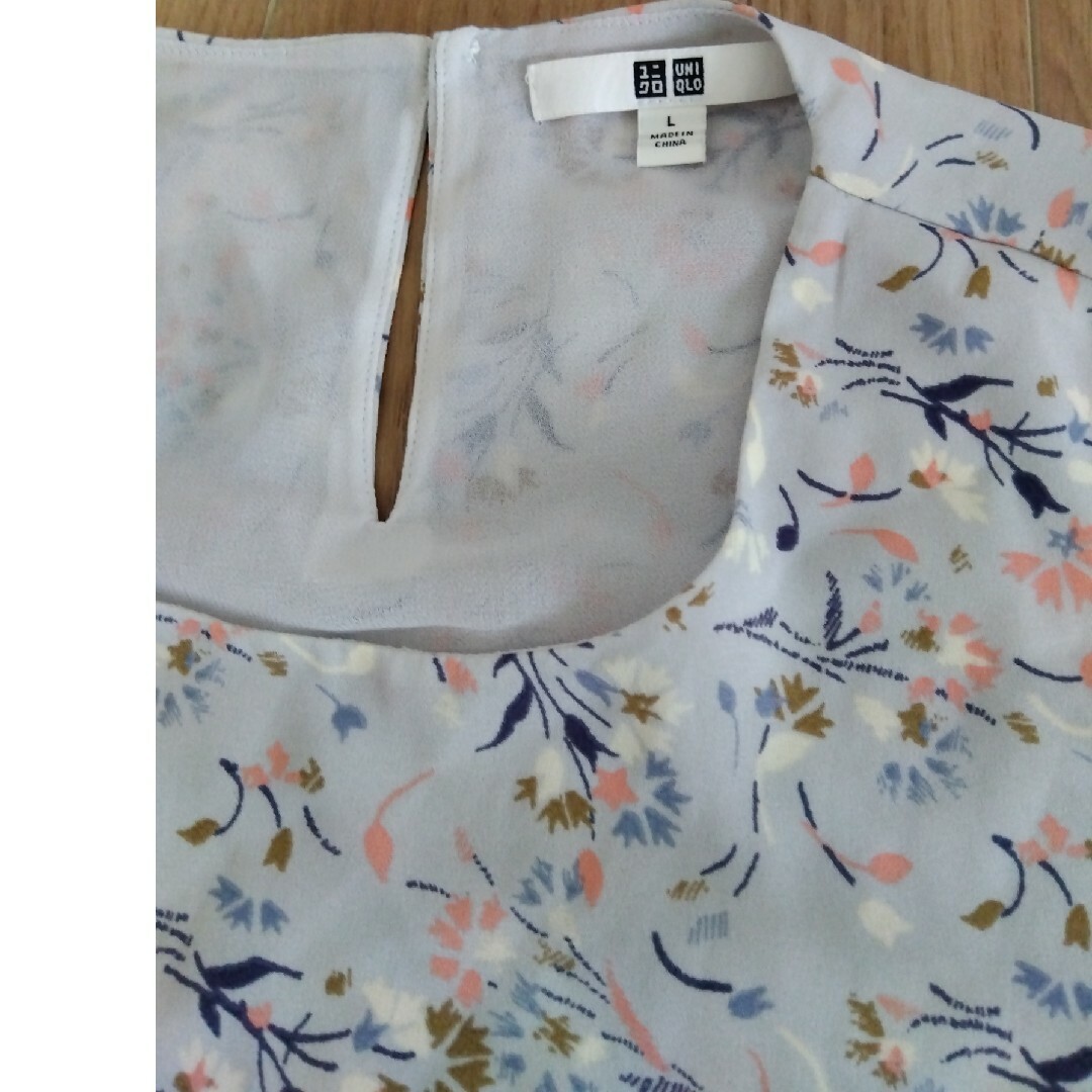 UNIQLO(ユニクロ)のUNIQLO　タンクトップ　Lサイズ　花柄　USED レディースのトップス(Tシャツ(半袖/袖なし))の商品写真