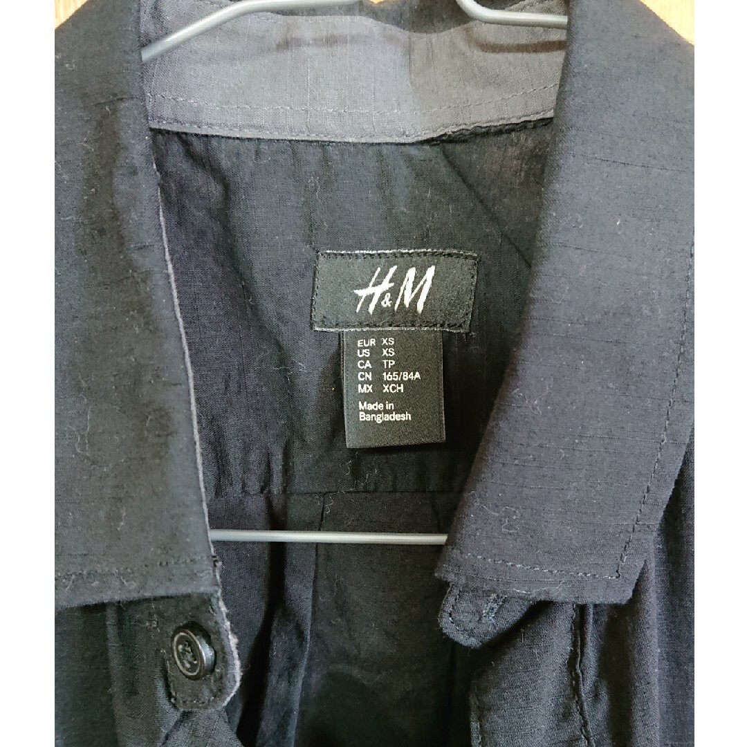 H&M(エイチアンドエム)のメンズ 半袖シャツ ブラック メンズのトップス(シャツ)の商品写真