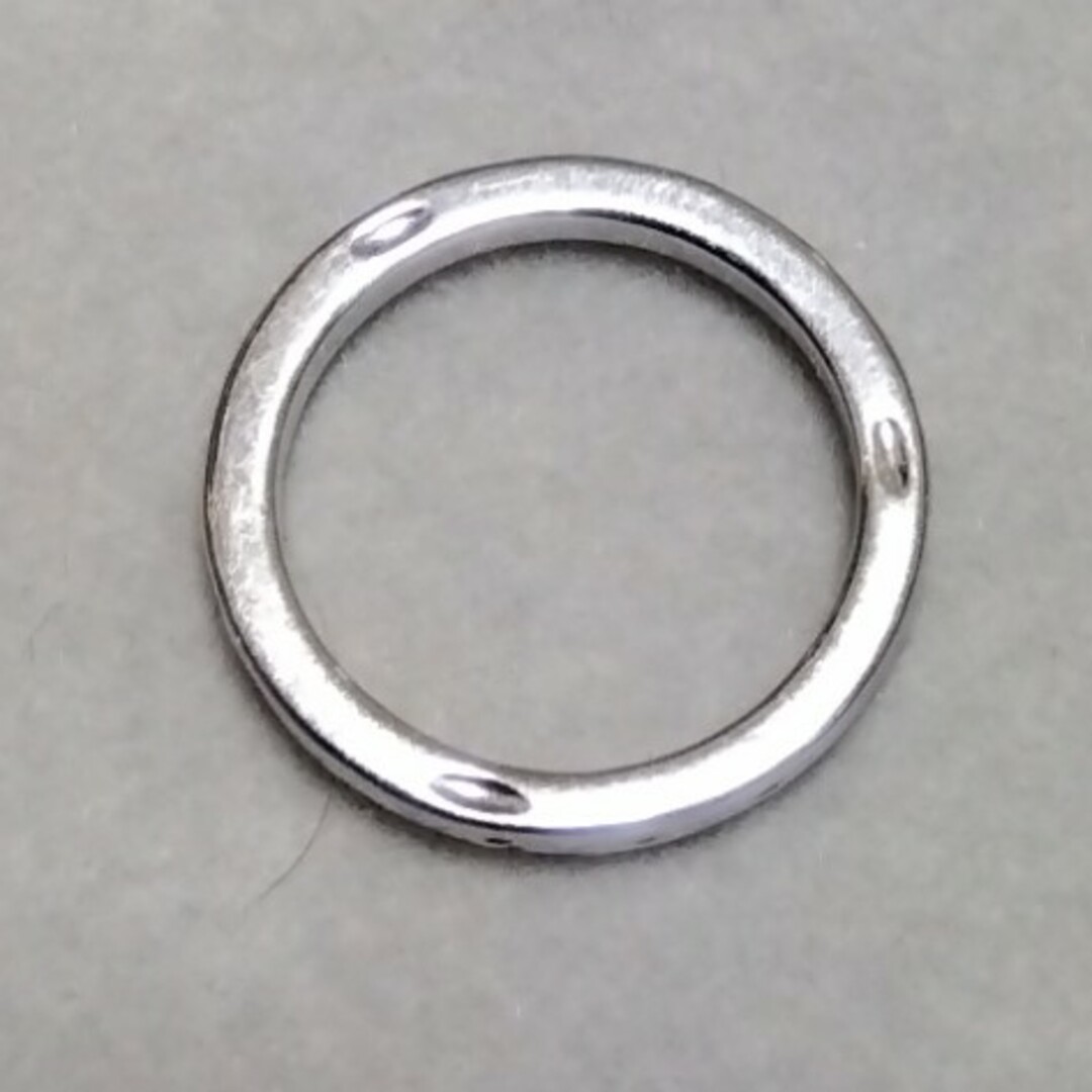 リング　指輪　シルバーカラー　模様　点線 レディースのアクセサリー(リング(指輪))の商品写真