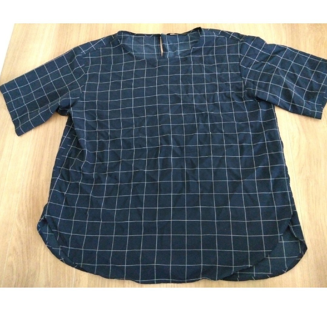 UNIQLO(ユニクロ)のUNIQLO　Lサイズ　チェック　シャツ　USED　紺色 メンズのトップス(Tシャツ/カットソー(半袖/袖なし))の商品写真