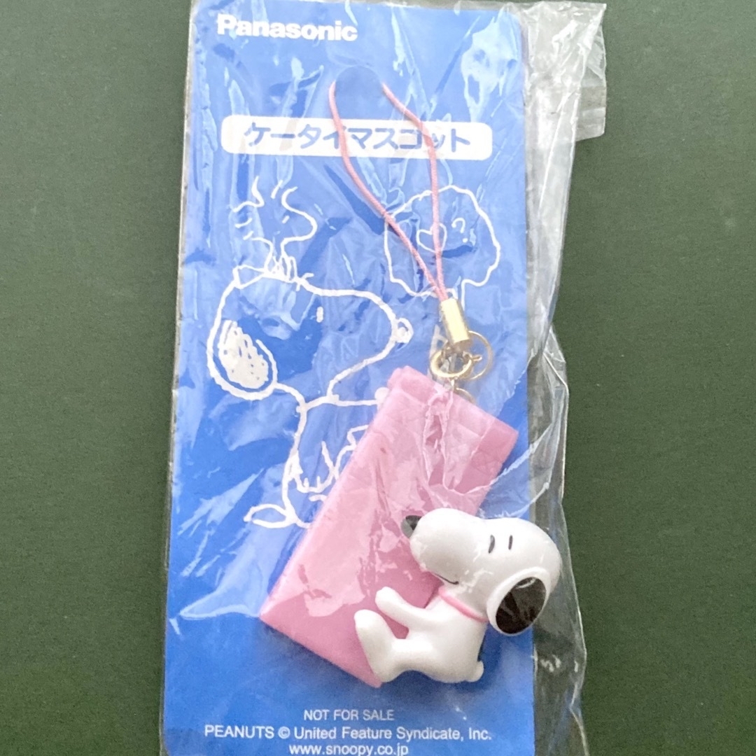 PEANUTS(ピーナッツ)のスヌーピー ミニチュアガラケーマスコット レトロ携帯ストラップ ノベルティグッズ レディースのファッション小物(キーホルダー)の商品写真